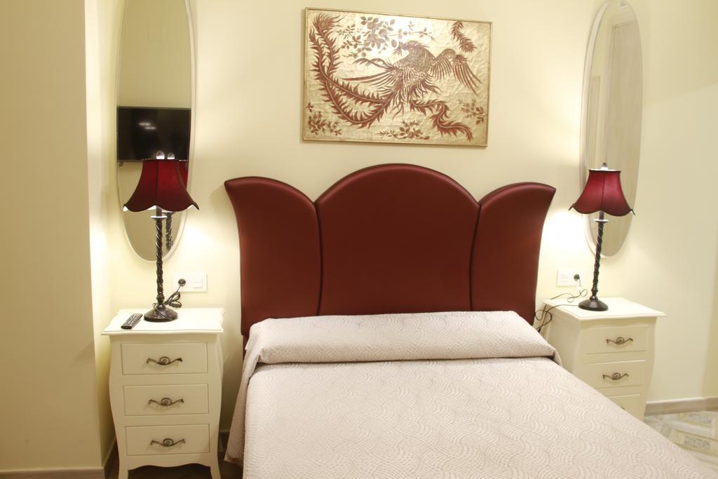 Hostal Flor De Lis- Lojo Hotel Conil De La Frontera Ngoại thất bức ảnh