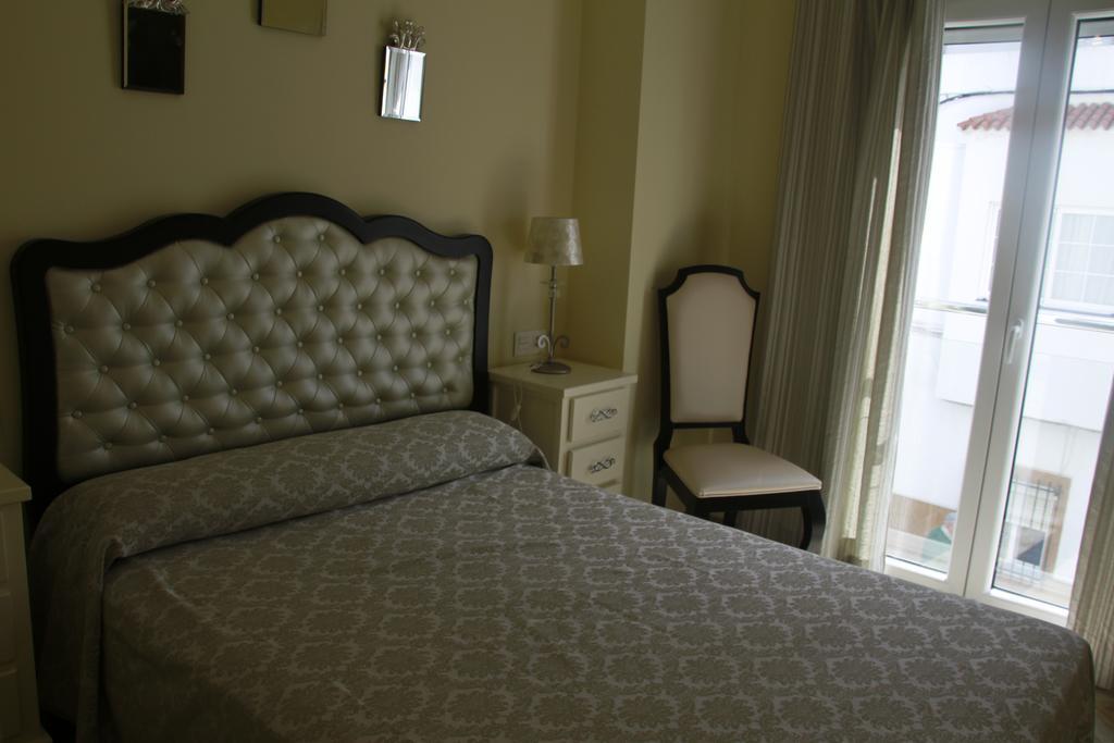 Hostal Flor De Lis- Lojo Hotel Conil De La Frontera Ngoại thất bức ảnh