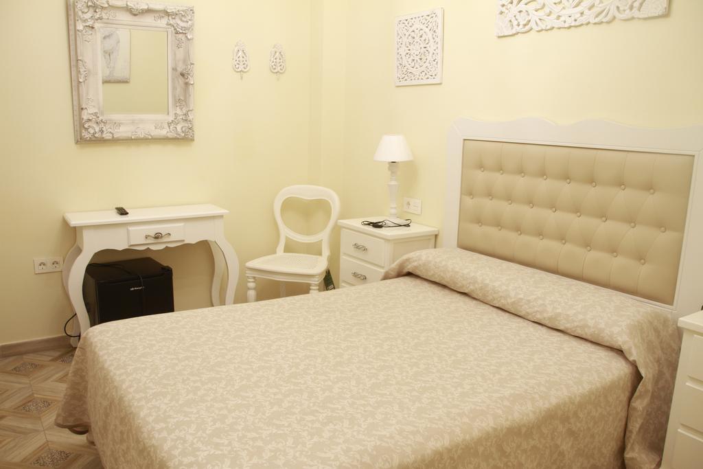 Hostal Flor De Lis- Lojo Hotel Conil De La Frontera Ngoại thất bức ảnh