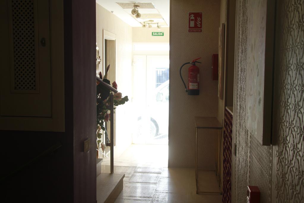 Hostal Flor De Lis- Lojo Hotel Conil De La Frontera Ngoại thất bức ảnh