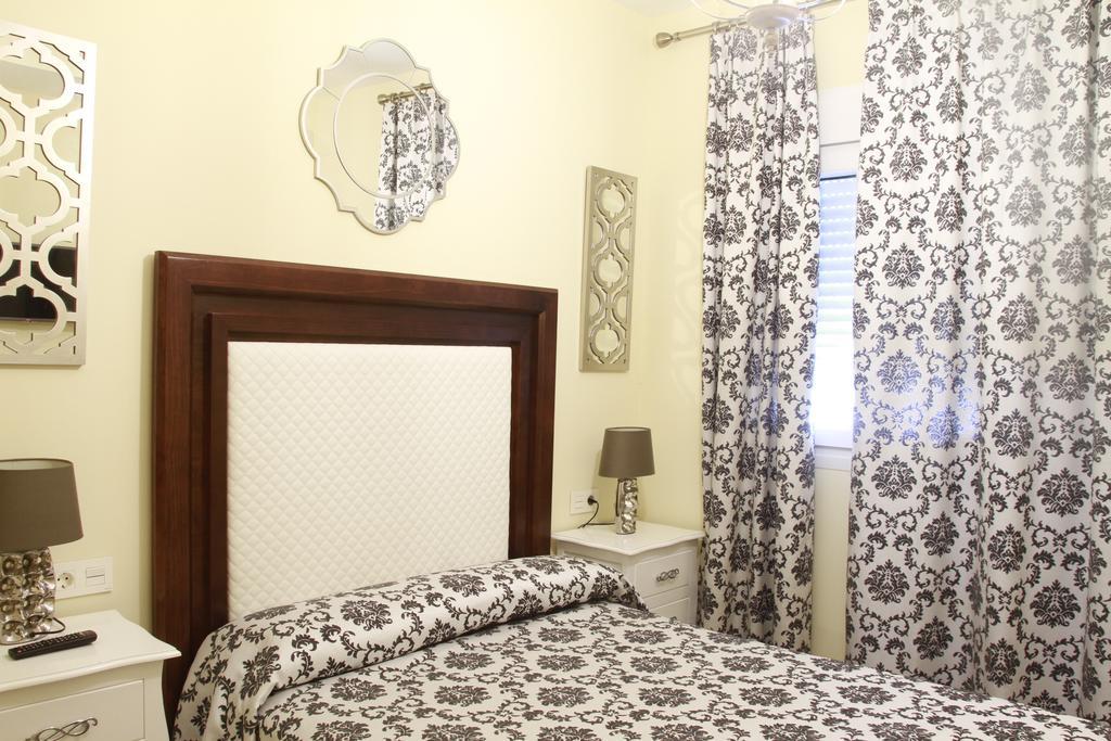 Hostal Flor De Lis- Lojo Hotel Conil De La Frontera Ngoại thất bức ảnh
