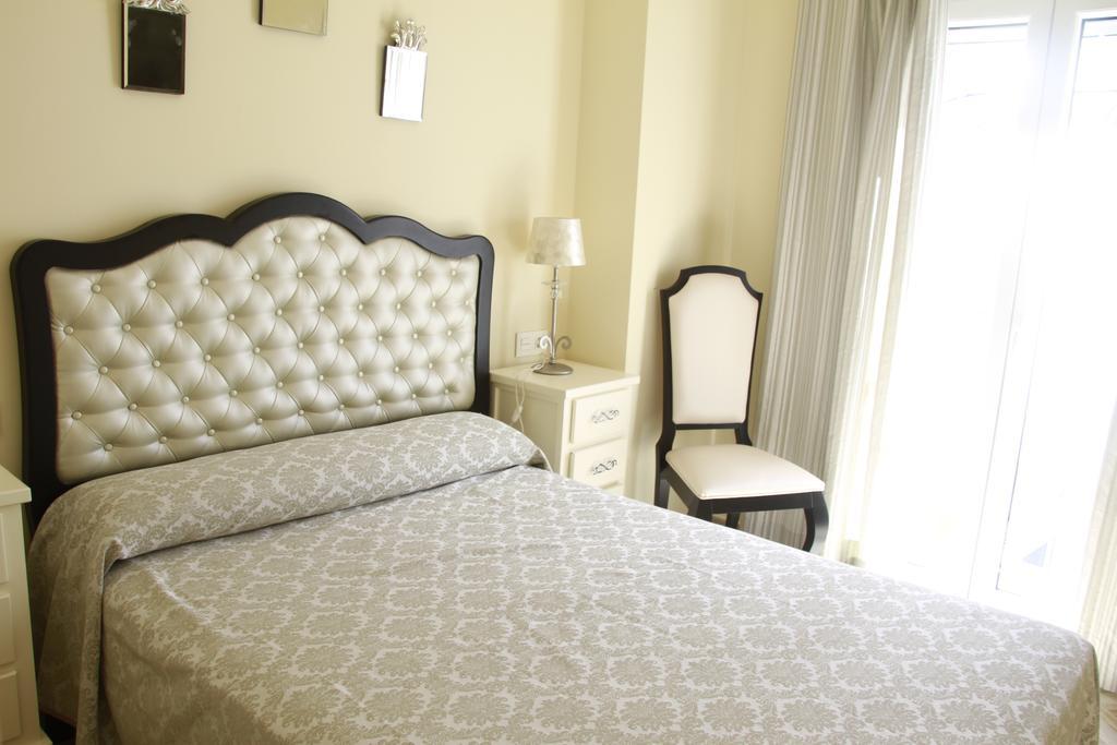 Hostal Flor De Lis- Lojo Hotel Conil De La Frontera Ngoại thất bức ảnh