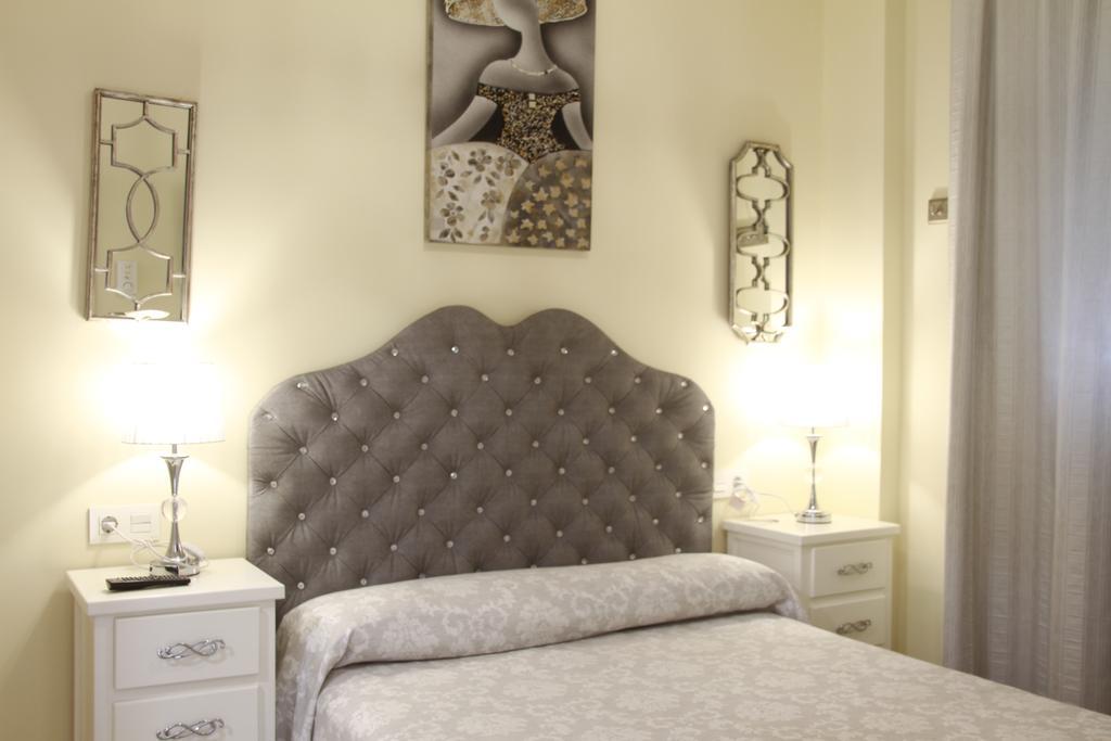 Hostal Flor De Lis- Lojo Hotel Conil De La Frontera Ngoại thất bức ảnh