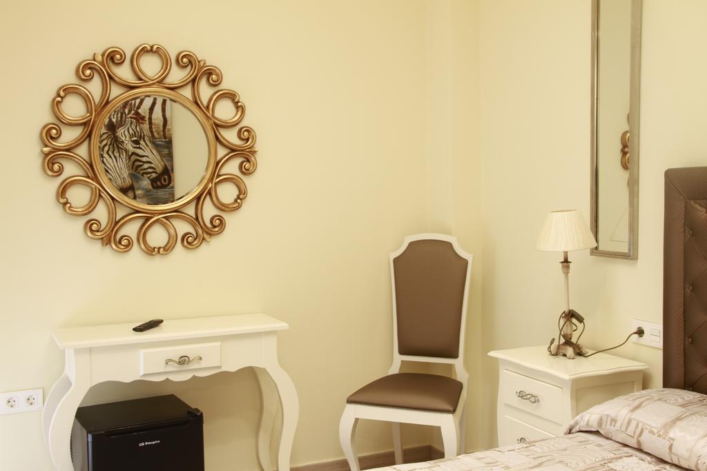 Hostal Flor De Lis- Lojo Hotel Conil De La Frontera Ngoại thất bức ảnh